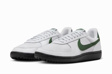 Nike Field General ‘82 SP.  Men 8  Women 9.5
