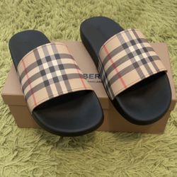 Burberry Checker slides