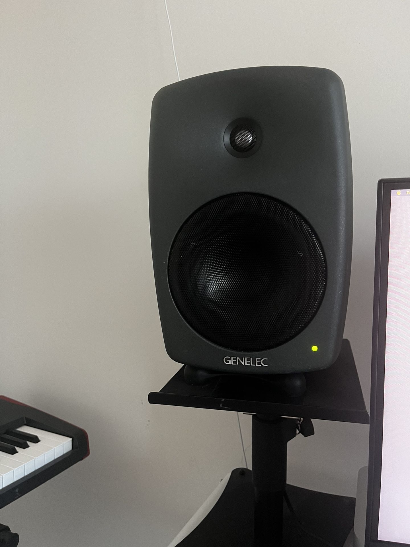 Genelec 8040B 6.5 inch Powered Studio Monitors