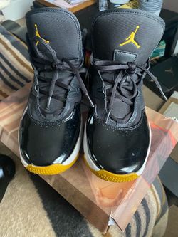 Air Jordan 11 Black Yellow Sneakers size 11.5