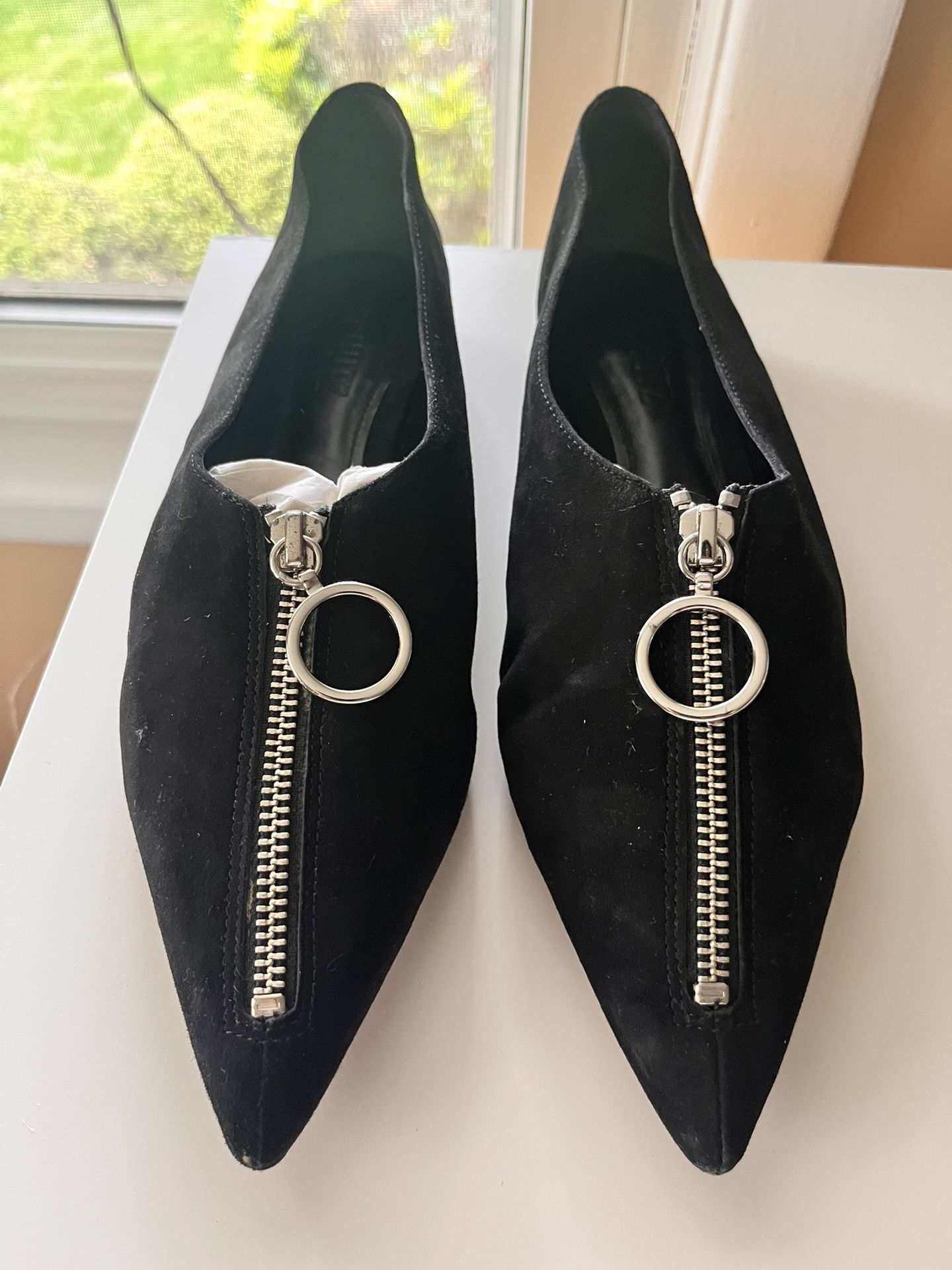 Woman’s pointed toe Stylish Flats Size9