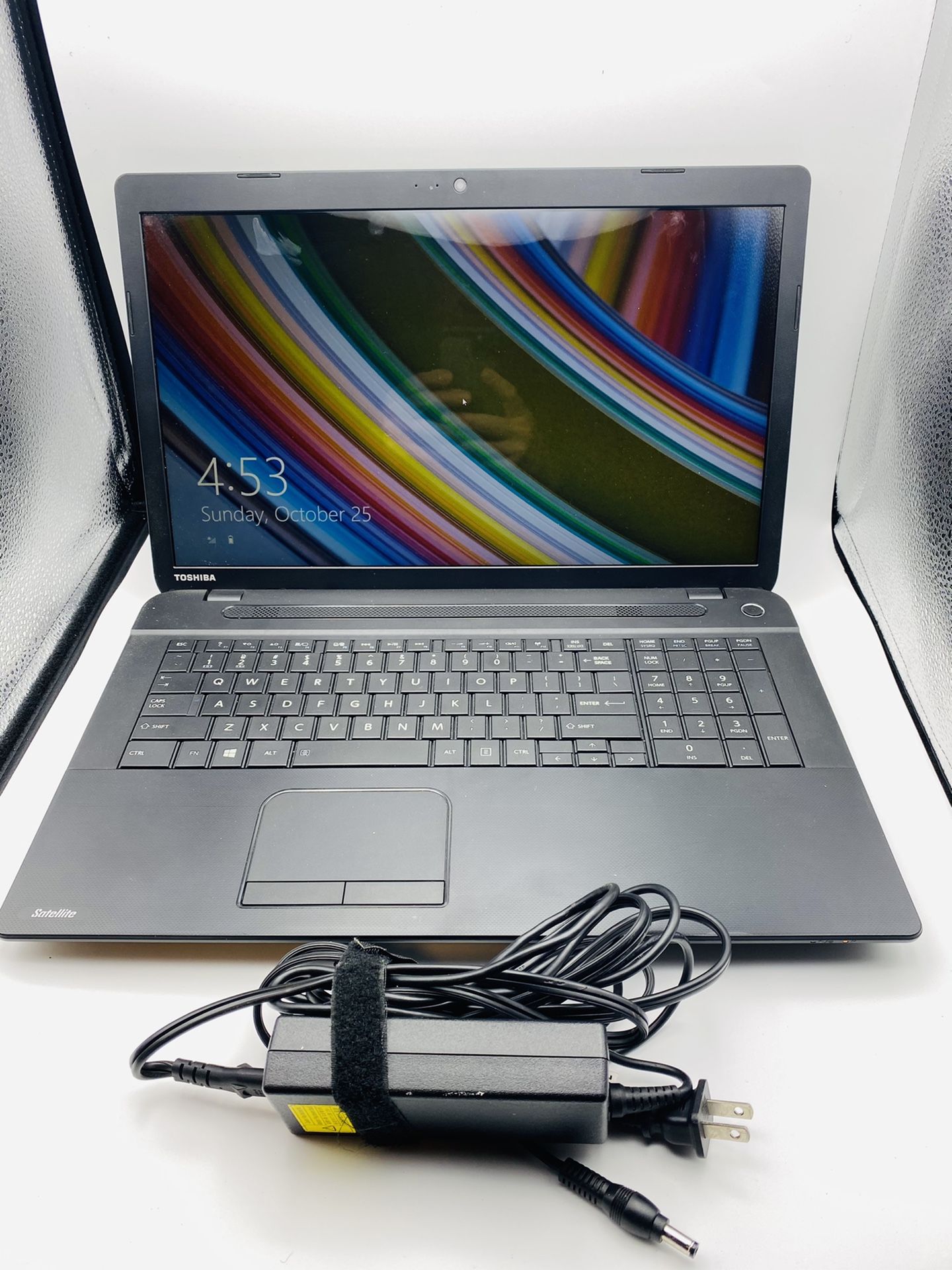 Toshiba Satellite C75D-B7100 AMD A8 2 GHZ 6GB RAM 500 HD 17” Laptop Windows 8.1