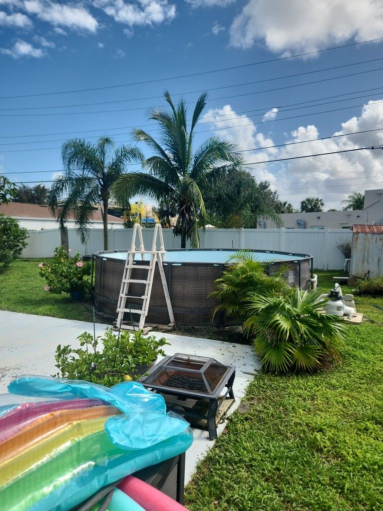 18x18x 48 Bestway Pool for Sale in Port St. Lucie, FL OfferUp