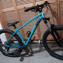 2019  Specialized Fuse 27.5+  Mens Medium Tubeless  WIDE TIRE Asking 600  Obo