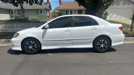 Toyota Corolla White 4-Door Sedan