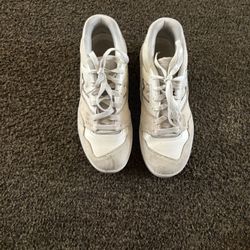 Converse All Star Size 4.5, Men’s , New Balance 550, Size 6.5 US Women, 5 US Men, Vans Size 4.5Men US , 6.0 Women US En Muy Buena Condición 