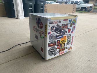 Mini Refrigerator- 1.7 cf Emerson CR188WE