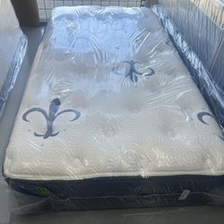 TWIN SIZE STEARNS & FOSTER STUDIO MATTRESS & BOX SPRING BED SET