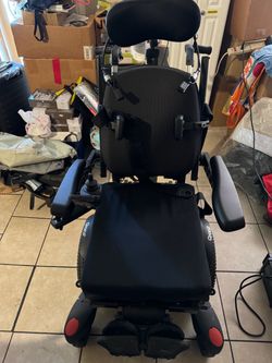 Quickie Q700m Sedeo Pro Power Wheelchair with Power Tilt, 22" Seat, Charger