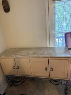 Dresser / Media Chest 