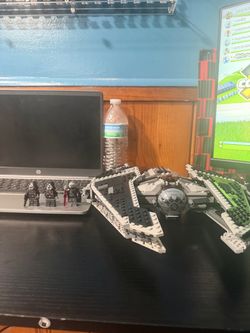 LEGO Star Wars Sith Infiltrator with Minifigures