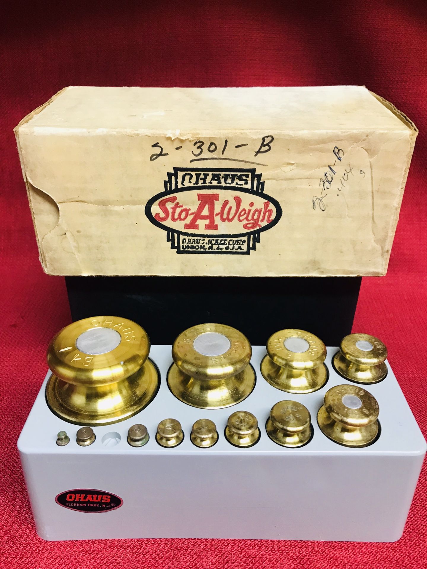 VINTAGE OHAUS STO-A-WEIGH BRASS SCALE WEIGHTS SET 1g - 1kg Good condition Missing 1-2gram weight☹️.