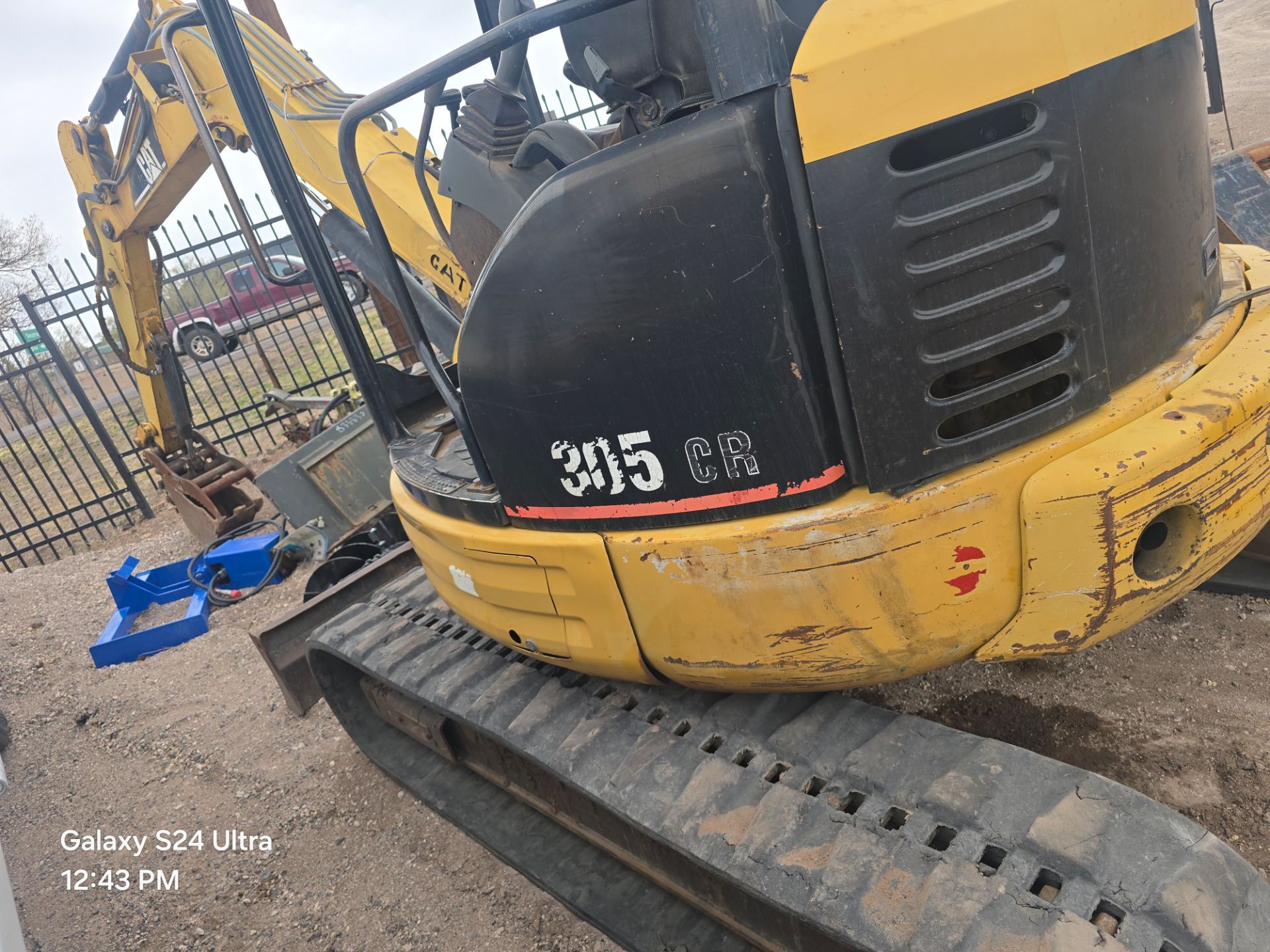 2011 305 excavator