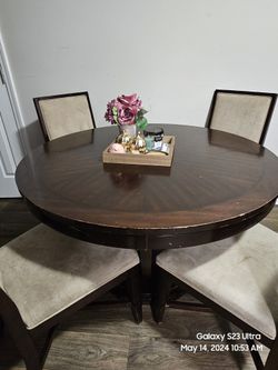 Table and Four Chairs -Pickup Only