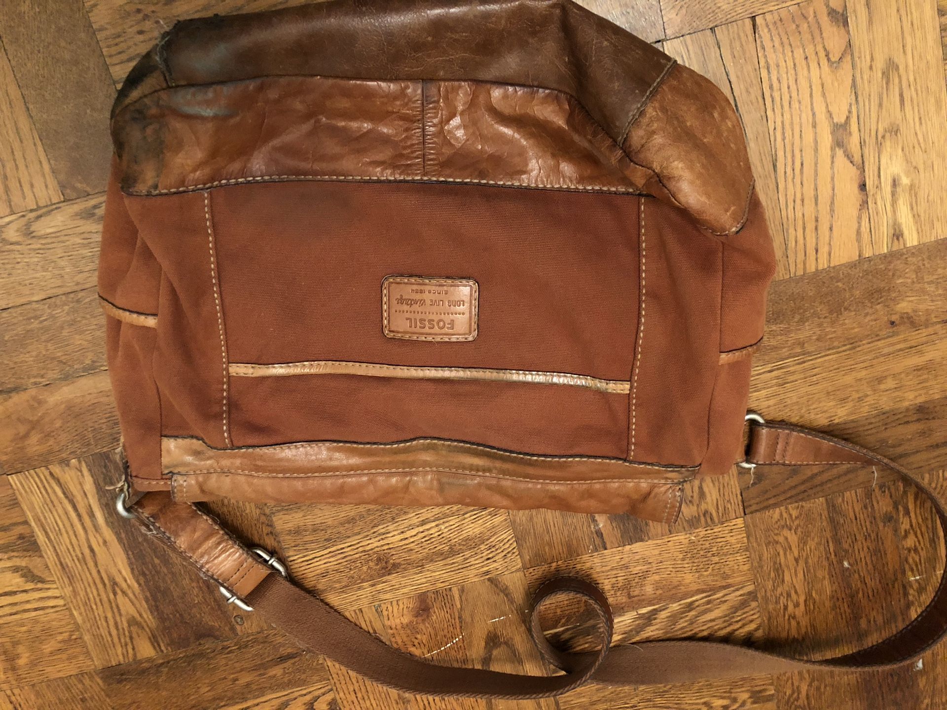 Women’s Fossil Crossbody Leather Bag