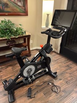 MORDICTRACK STUDIO CYCLE S22i..work good..some scratches in screen