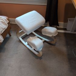 Sleekform Ergonomic Kneeling Chair Wood And White