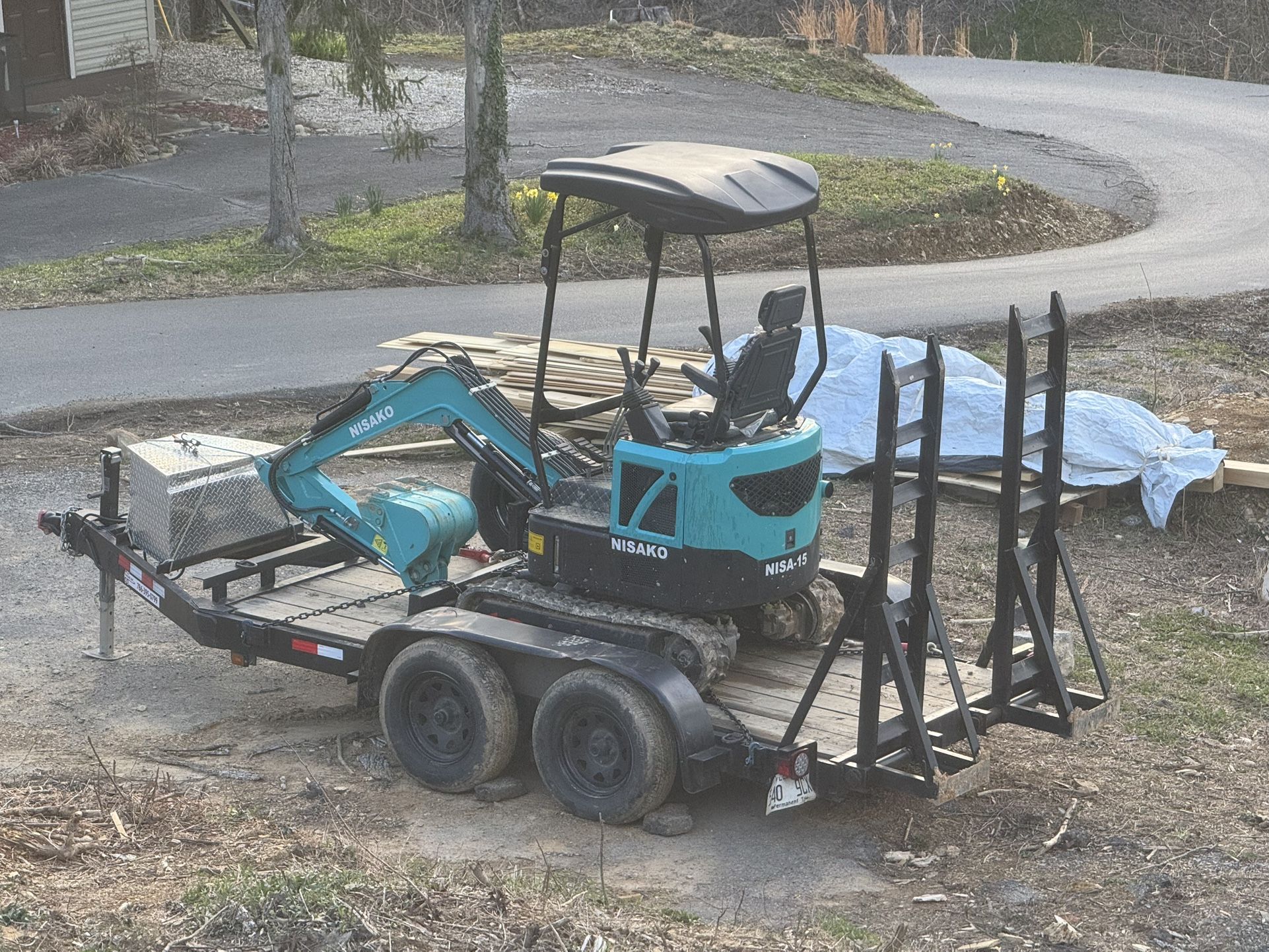 Tráiler And Diesel Excavator