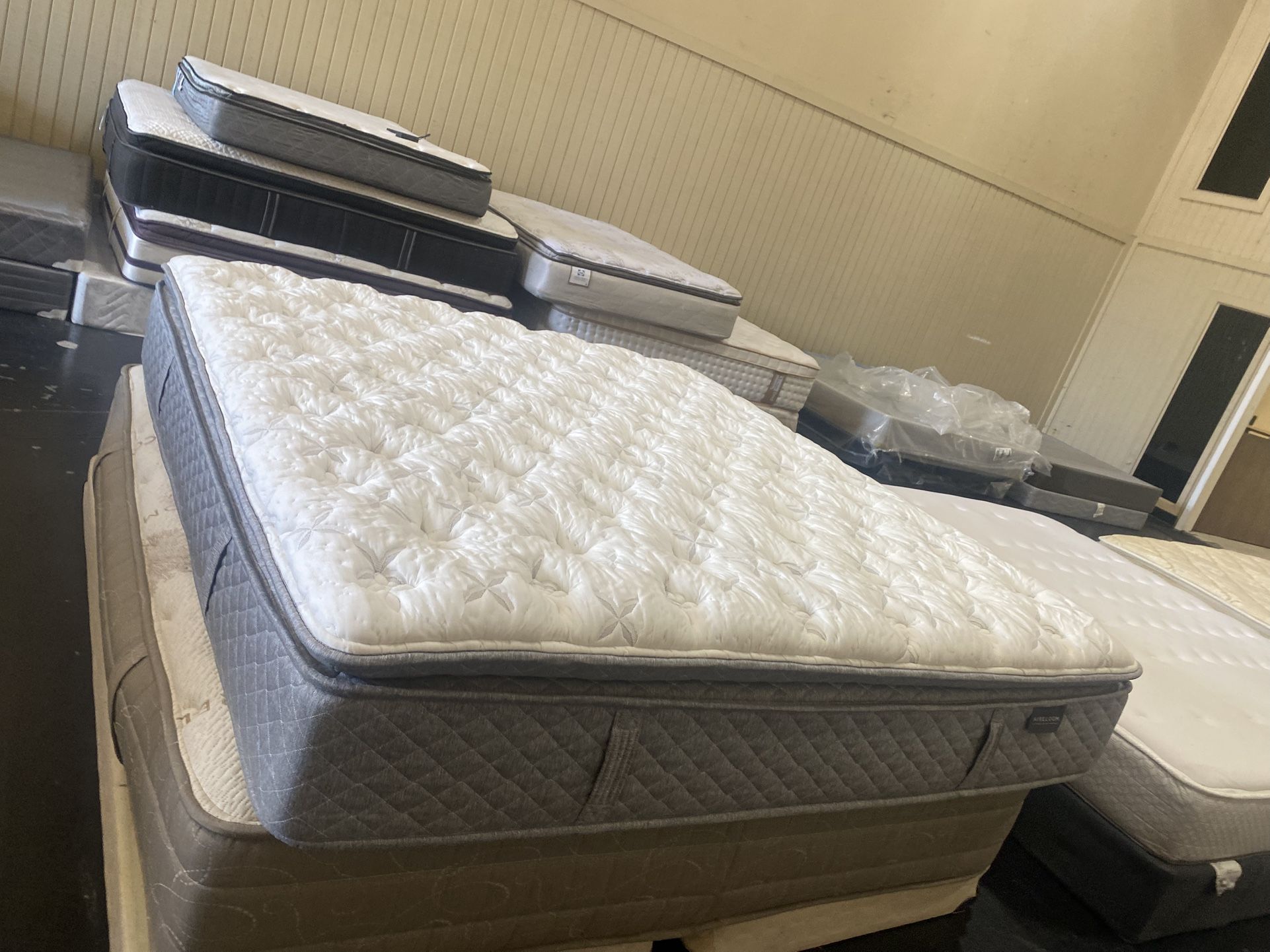 Aireloom King Size Mattress With Box Spring
