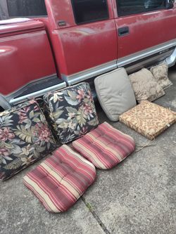 All patio chairs cushions lot cojines para SILLA DE PORCHE OR patio SOLO 15$ all