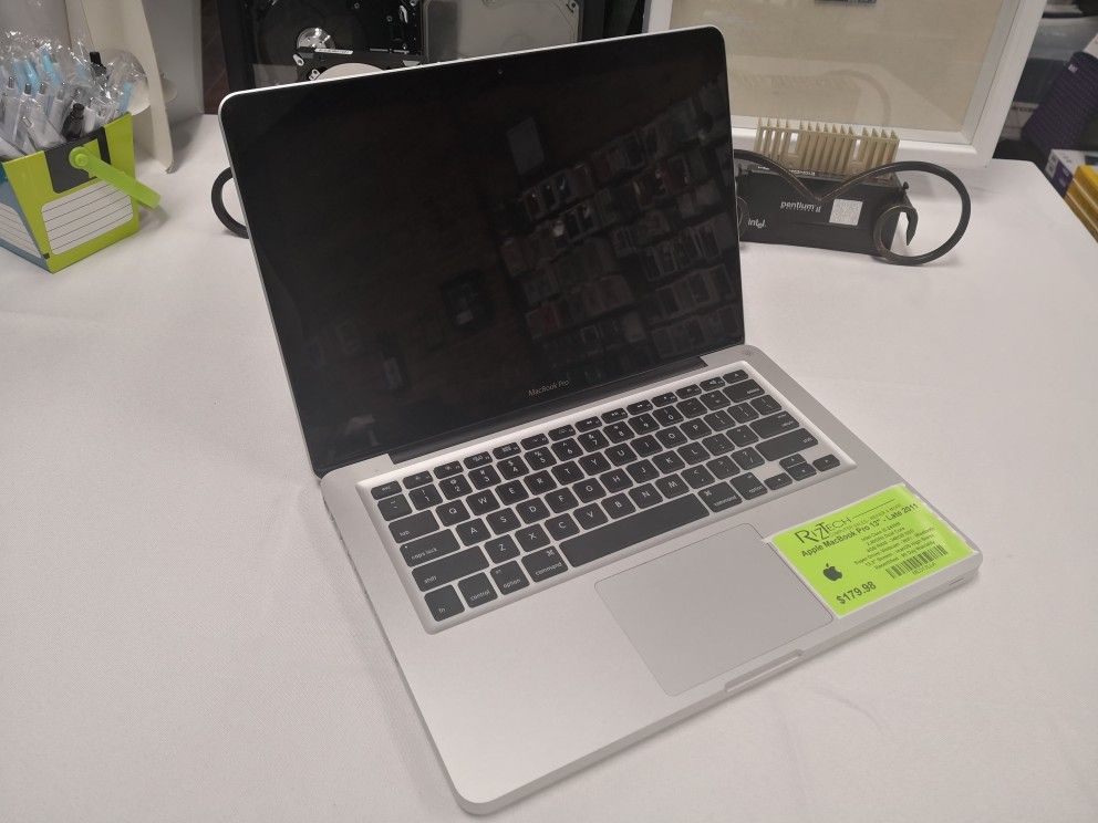 Apple MacBook Pro 13" Late 2011 with i5 @2.4GHz, 4GB RAM, 240GB SSD, 13.3" Screen