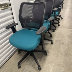 Friant ®️ Fully Loaded Office Chair 