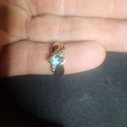 Woman's 10k Gold Ring With Topaz Stone