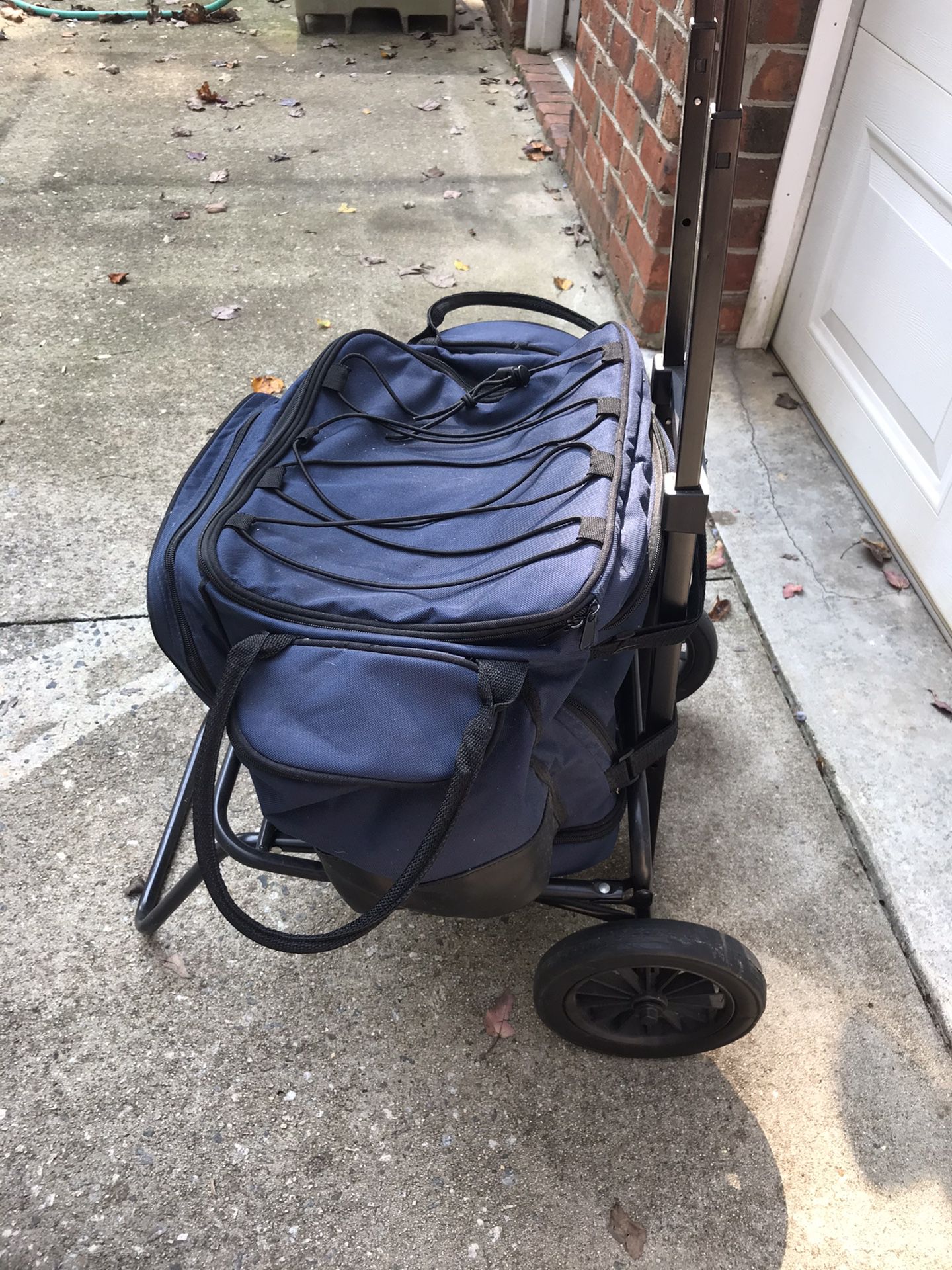 Insulated Cooler/Picnic Basket on Wheels