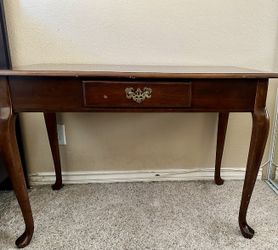 Queen Anne-style mahogany sofa table