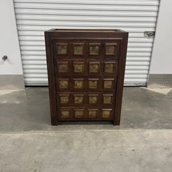 Antique solid wood dresser chest &88 size:35.5x20 H:46.5”