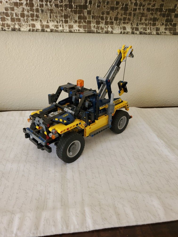 Really Cool  Model Tow Truck 