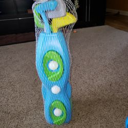 💞 NEW CHILDS TOY GOLF SET. Comes with 3 ores, 3 golf balls,  and caddy