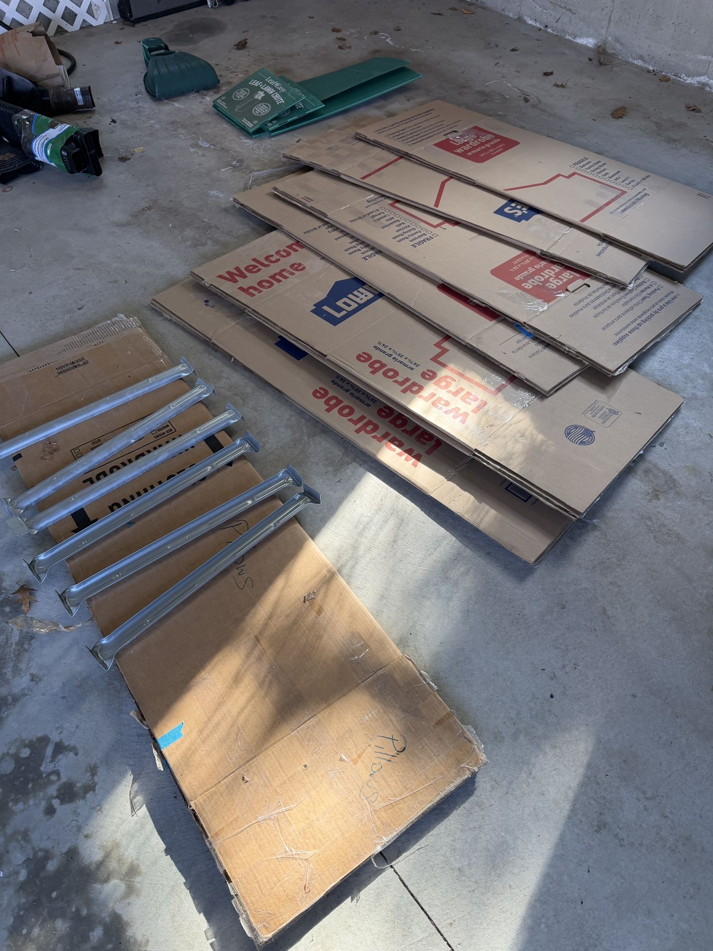 Wardrobe Box w/ Metal Clothing Bar (6 Available) $10 Ea / $50 All - Obo