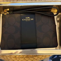 New Coach Wristlet 