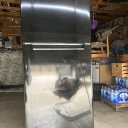Magic Chef Refrigerator 