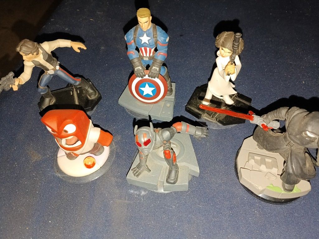 Disney Infinity Play Pieces. (31)Total