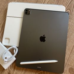 iPad Pro 12.9” (M2 chip / 2022 model) 6th Generation 128GB with  keyboard case and stylus pen 