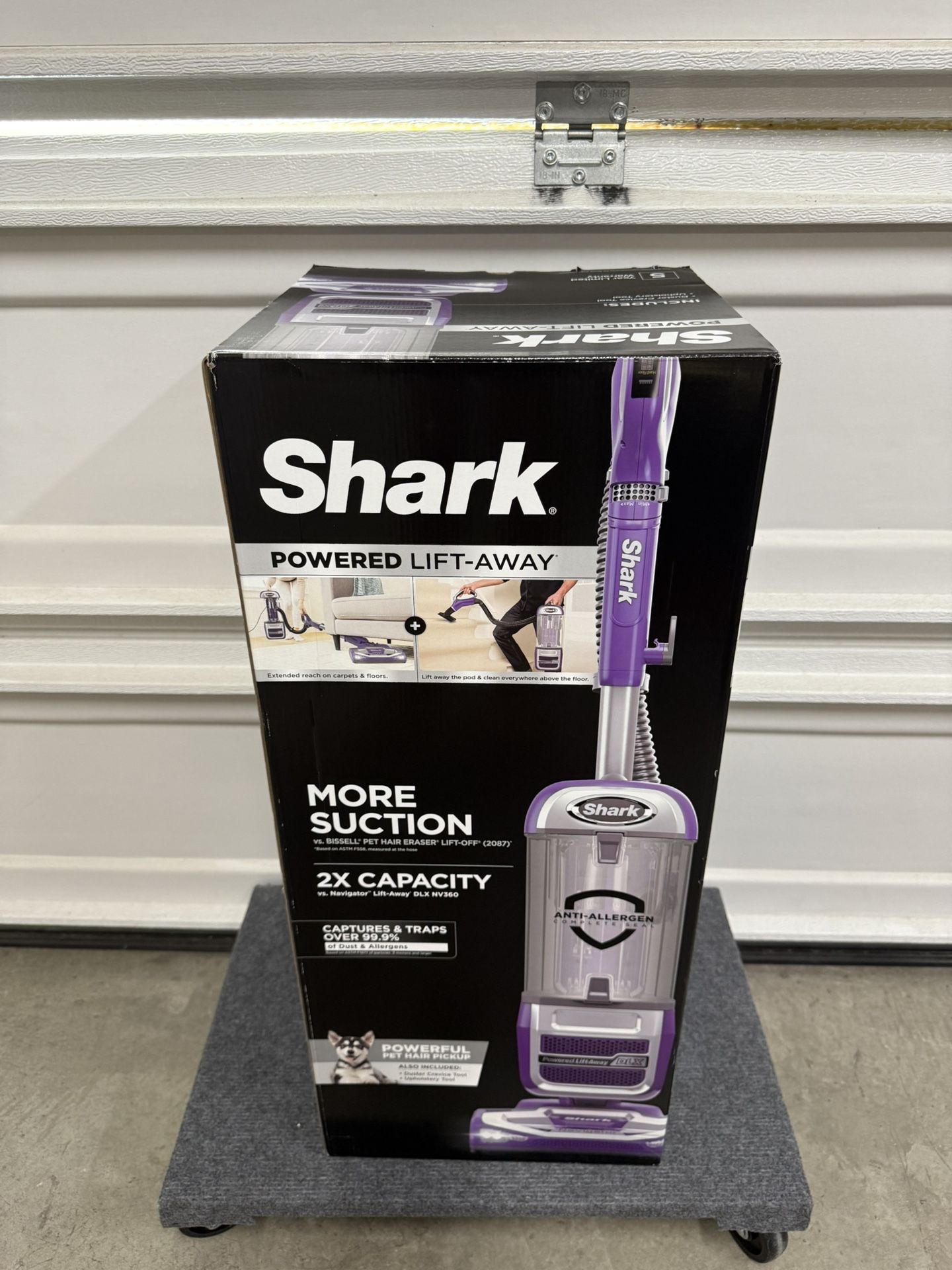 Shark Navigator Lift-Away Upright Vacuum Cleaner NV586 - Powerful, Versatile & Lightweight!