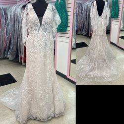 New With Tags Romantic Bridals Lace & Floral Wedding Gown $750