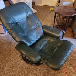 Swiveling Recliner