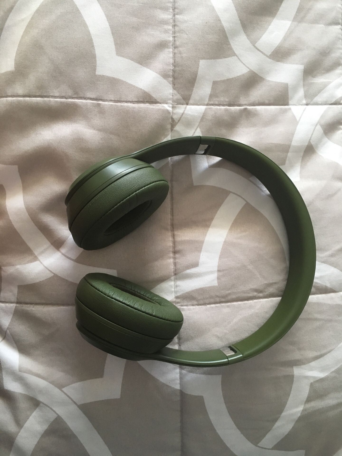 Beats solo 3 wireless headphones