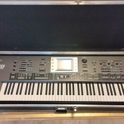 Rolland G-70 Music Workstation With Metal Case 