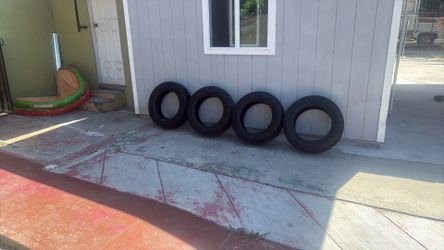 Set Of 4 Tires Bridgestone 215/65/17