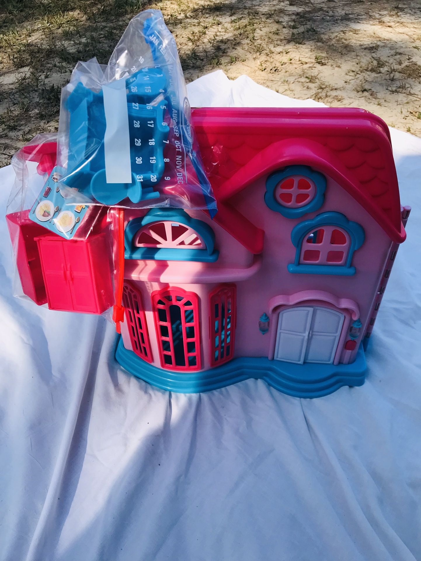 Dollhouse With Accessories, Like New!