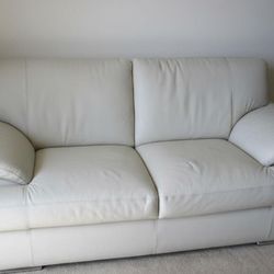 LOVE SEAT USED VERY GOOD CONDITION $550