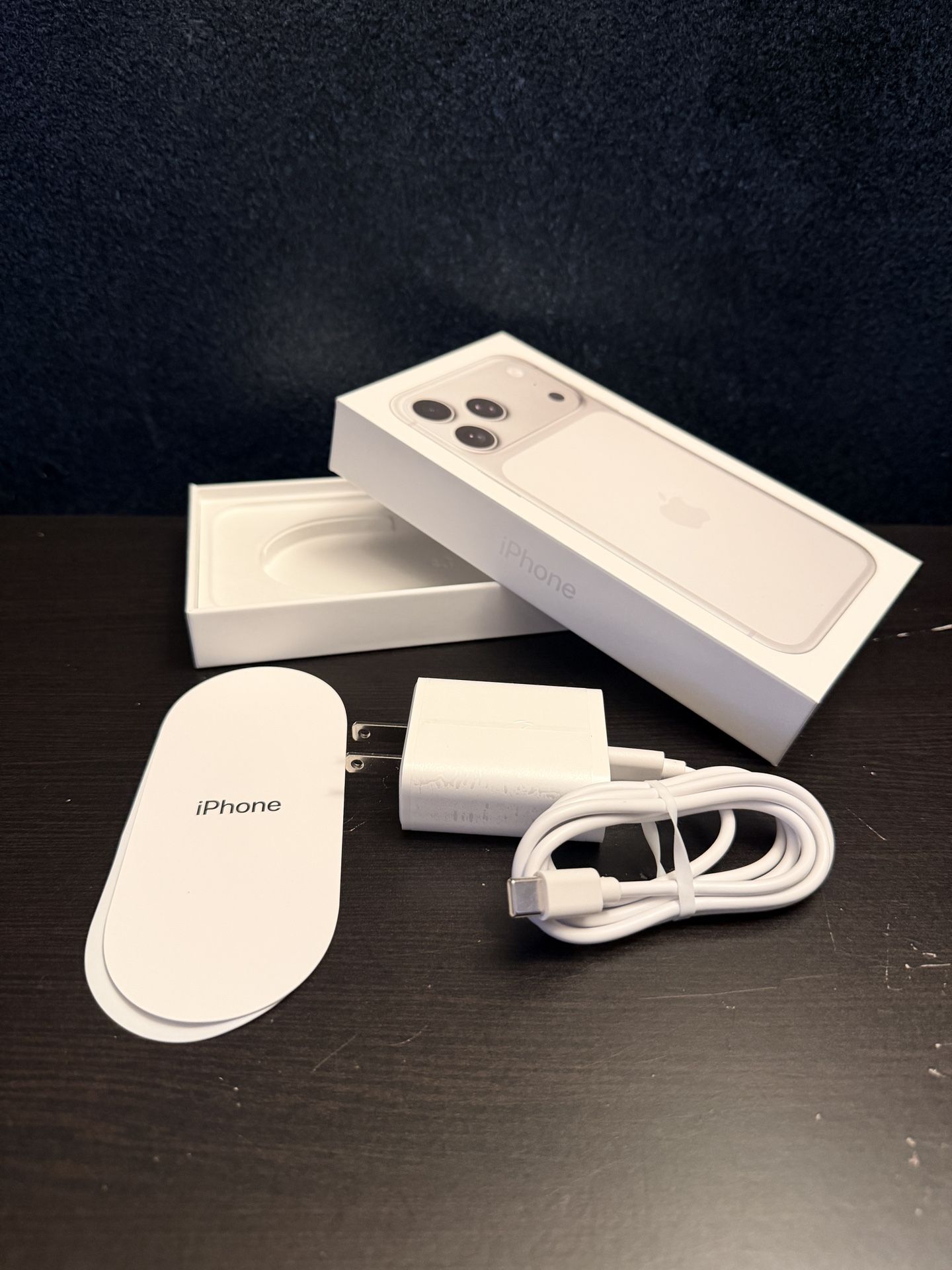 iPhone 17 Pro Max EMPTY BOX w/charger