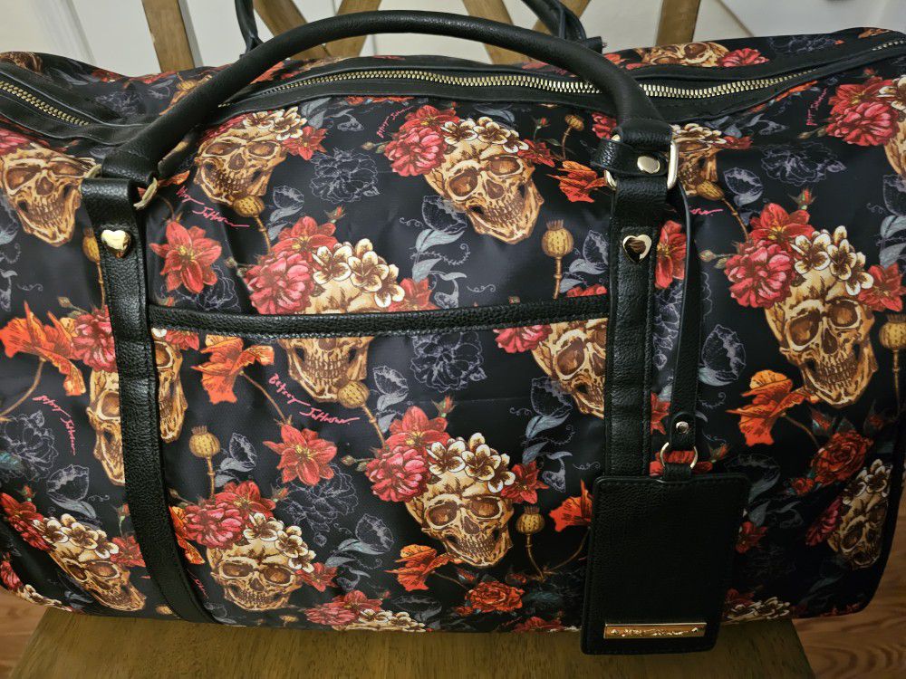 Betsey Johnson weekender Bag "Skulls And Roses"
