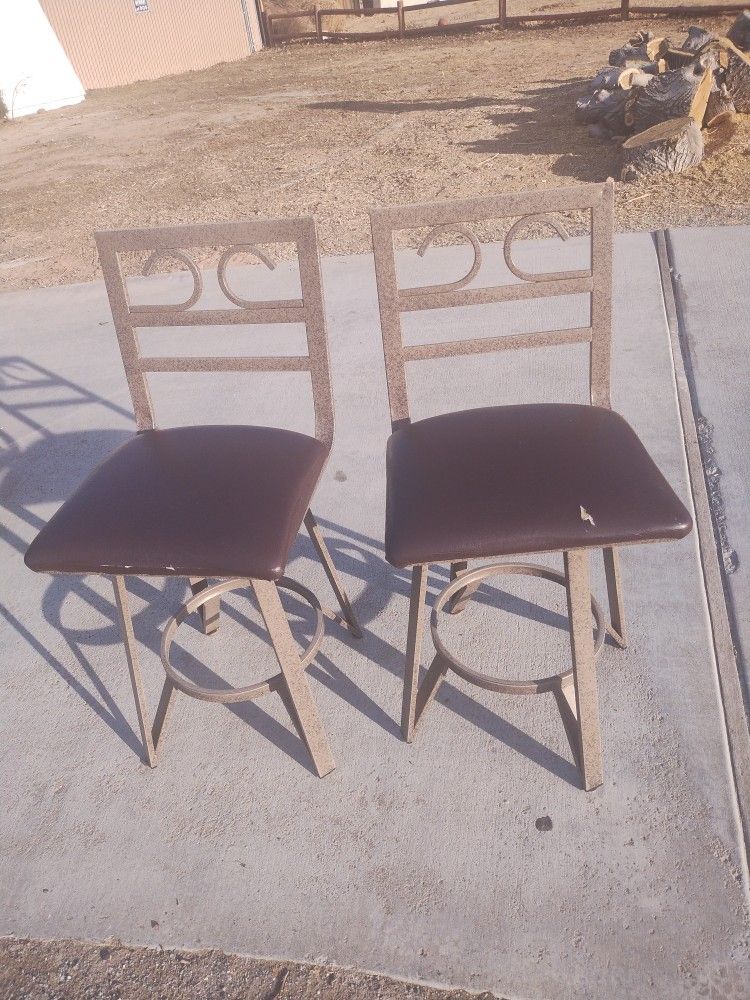 Set De 2 Sillas Altas Una Tiene Un Pequeño Rayon Pero Están Buenas