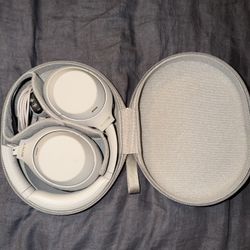 SONY XM4 bluetooth headphones 