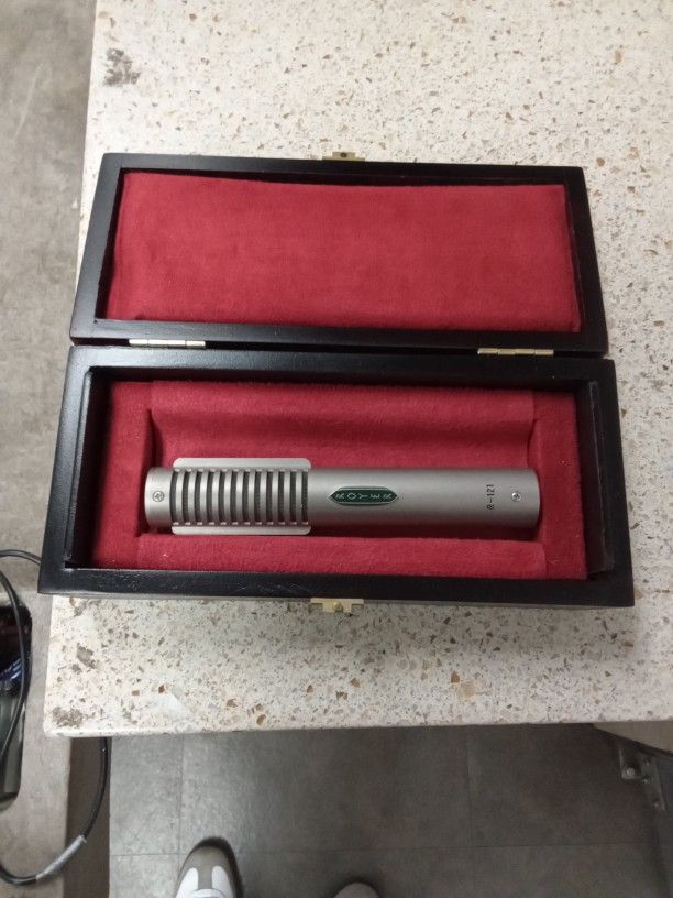 Royer R-121 Studio Ribbon Microphone